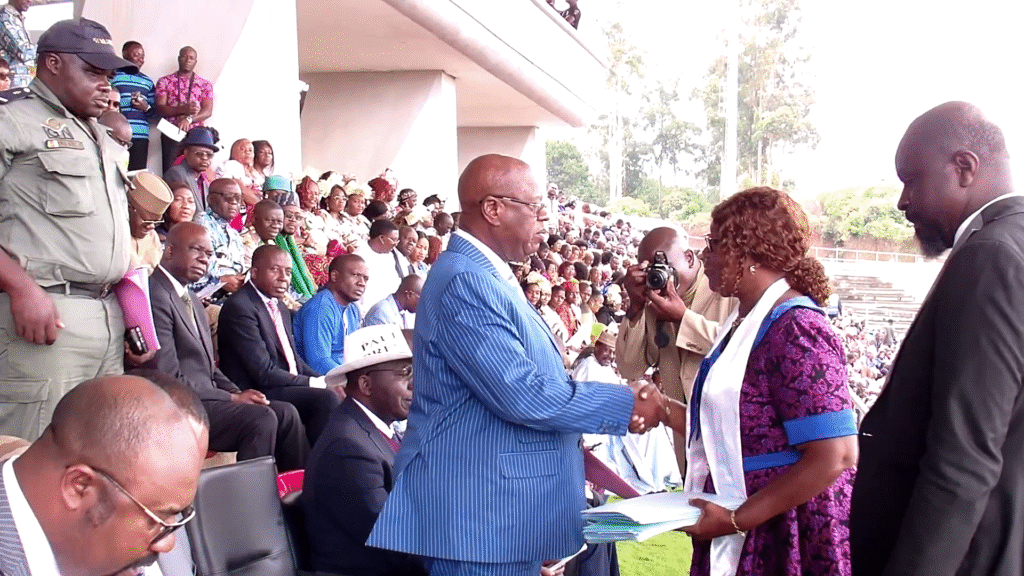 CLASH-ENTRE-LE-GOUVERNEUR-DE-LOUEST-ET-LES-ENSEIGNANTS-1024x576 Journée mondiale des enseignants: Clash entre le Gouverneur de l’Ouest et les syndicats d’enseignants